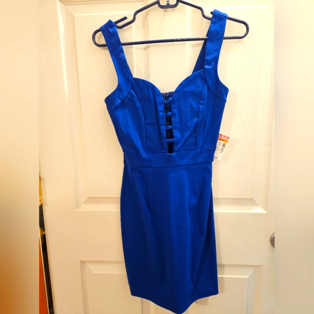 Plunging neckline bodycon mini dress